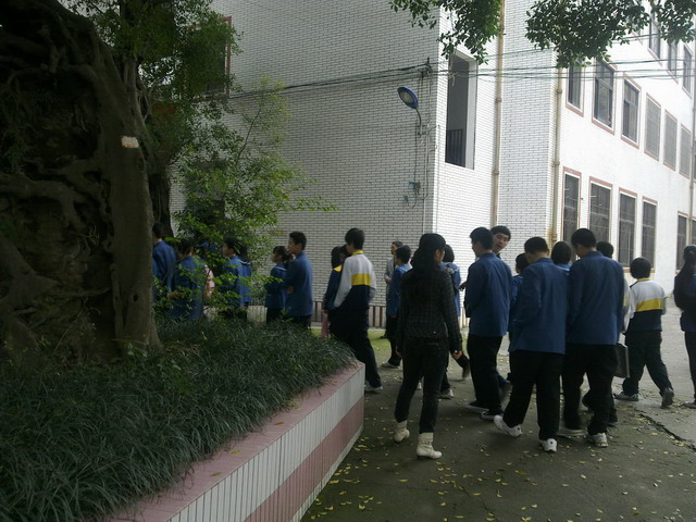 2011-03-21初中搬迁_3_调整大小.jpg